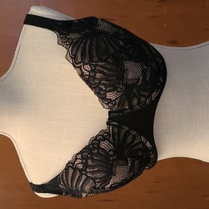 38DD,black lace overlay w underwire bra .Paramour